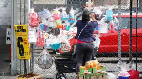 Los trabajadores pobres son más propensos al contagio del COVID-19. (Aurelia Ventura/La Opinion)