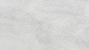 Clientes pasan frente a una tienda Toys "R" Us en Bell Garens. (Aurelia Ventura/La Opinion)