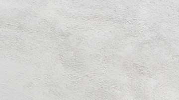 Clientes pasan frente a una tienda Toys "R" Us en Bell Garens. (Aurelia Ventura/La Opinion)