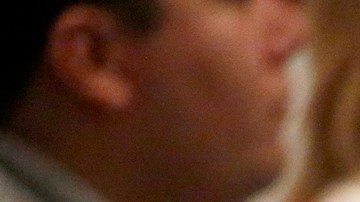 Manifestantes contra medidas santuario en la Junta de Supervisores de Orange.