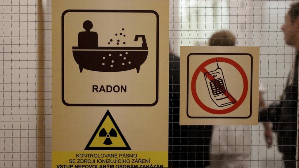 Jachymov: el extraordinario balneario donde los pacientes se bañan en aguas radiactivas