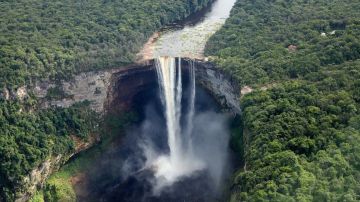 Las cataratas Kaieteur están ubicadas en la zona en disputa, conocida por lo venezolanos como Guyana Esequiba. Getty Images