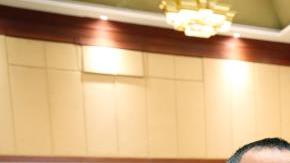 Terroristas y sobrevivientes se abrazan. /EFE