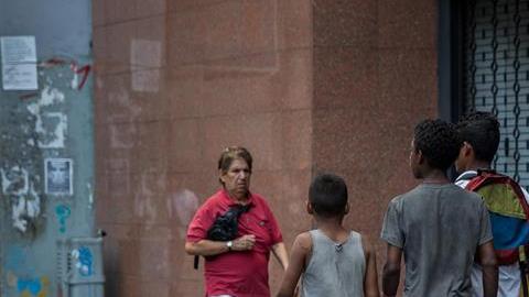 Los menores han quedado en el desamparo. / EFE