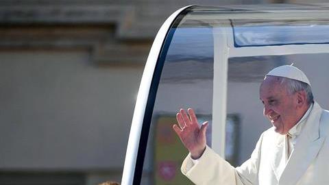 El Papa Francisco acepta la renuncia del prefecto del Vaticano.