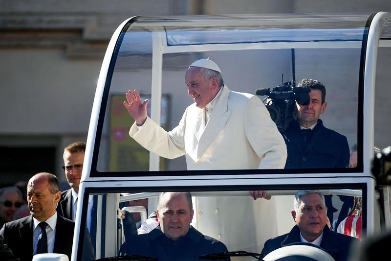 El Papa Francisco acepta la renuncia del prefecto del Vaticano.