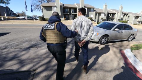 Carca de 14,000 menores de edad están detenidos en centros de ICE