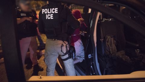 ICE no da tregua a sus operaciones dirigidas en California