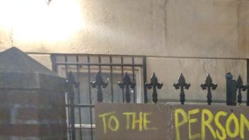 Este es el cartel con el la dueña de una bicicleta robada pedía que se la devolvieran.