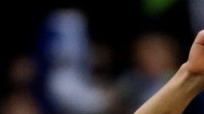 El defensa mexicano de la Real Sociedad, Héctor Moreno, celebra su primer gol con los Txurri-urdin frente al Alavés. (Foto: EFE/Juan Herrero)