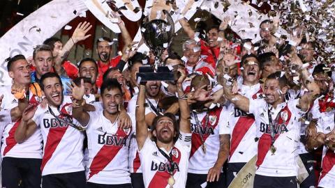 Leonardo Ponzio de River Plate celebra su victoria en la final de la Supercopa Argentina ante Boca Juniors (Foto: EFE/Nicolás Aguilera)