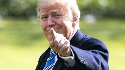 Cuando Trump se siente atrapado, lanza otra medida que perjudica a inmigrantes o refugiados