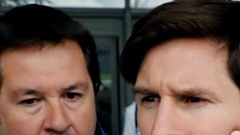 Lionel Messi volvió a Barcelona procedente de Madrid y todo indica que su lesión no es seria. (Foto: EFE/Juan Carlos Hidalgo)