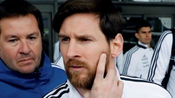 Lionel Messi volvió a Barcelona procedente de Madrid y todo indica que su lesión no es seria. (Foto: EFE/Juan Carlos Hidalgo)