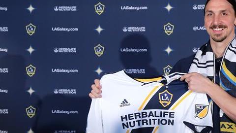 Zlatan Ibrahimovic es presentado oficialmente con Los Angeles Galaxy