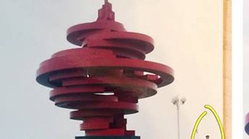 Pareja casada descubre una foto que demuestra que se pudieron conocer años antes.