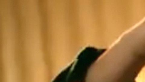 Bad Bunny en el video musical de "Dime"
