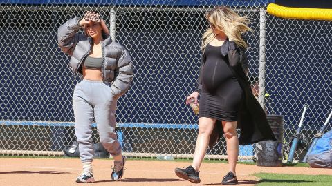 Kim y Khloé Kardashian.