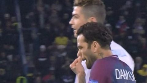 Dani Alves tuvo un duelo constante con Cristiano Ronaldo en el Parque de los Prínicpes parisino.