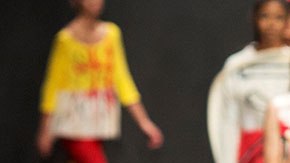 Estos dos artistas buscan con su moda crear conciencia sobre el control de armas en Estados Unidos.