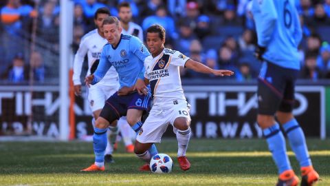 Gio dos Santos contra NYCFC en Yankee Stadium. Twitter/LA Galaxy