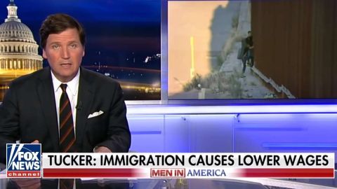 Tucker Carlson habló de las causas que afectan el salario de hombres estadounidenses.