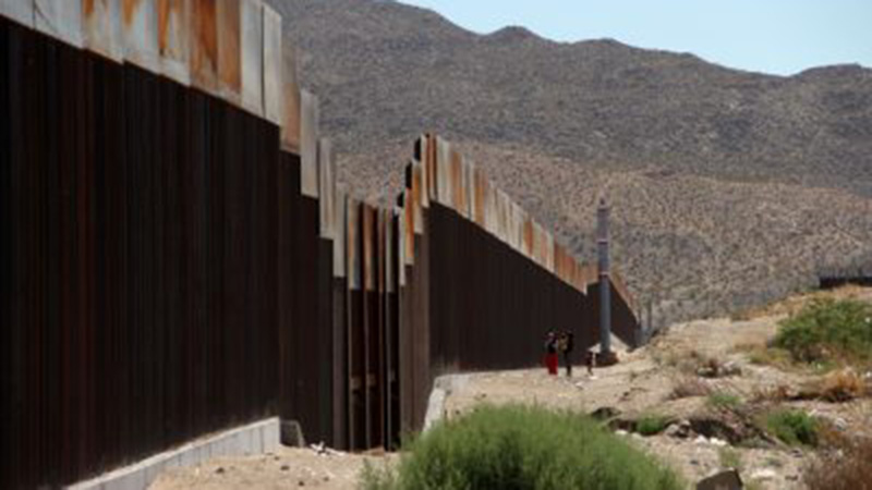 Corte de EEUU niega derecho de indemnización a familia de mexicano muerto en la frontera
