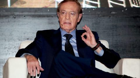 El periodista y comentarista mexicano José Ramón Fernández fue reconocido por su trayectoria con el premio que otorga el Certamen Nacional de Periodismo.