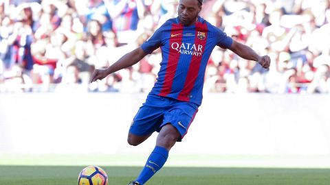 Ronaldinho celebra 38 años de vida