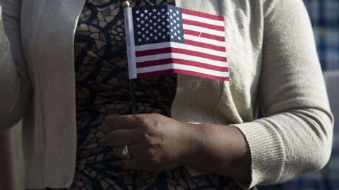 El plan de DHS complicaría a los inmigrantes a obtener "green card" o ciudadanía.