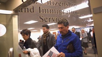 La demanda alega que USCIS violó la ley al realizar los cambios al proceso de la visa H-1B