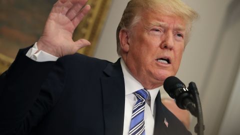 Trump vuelve a prender los rumores del despido del fiscal especial Robert Mueller