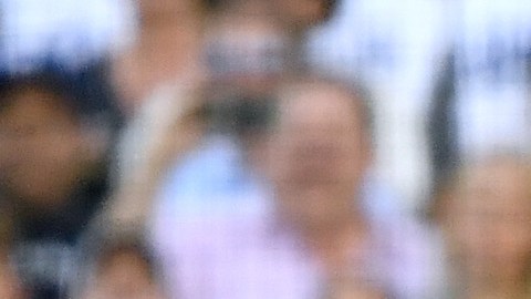 Chris Taylor reacción frustrado al ser ponchado en un momento crucial del juego inaugural el jueves en Dodger Stadium.