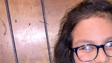 Esta pequeña decidió pintar los zapatos de su  hermana y éste fue el resultado.