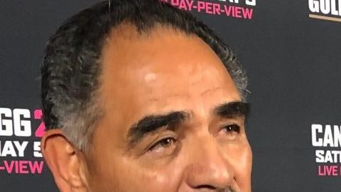 El entrenador Abel Sánchez (izq.) criticó a 'Canelo' Álvarez y su equipo tras dar positivo en un control antidopaje.