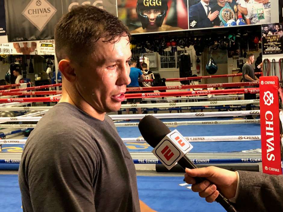 El campeón mundial de peso mediano asegura que a Saúl Álvarez lo protegen en el boxeo con injustos beneficios.