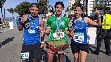 De izq. a der. Ricardo Ramírez, José "Pepe" Rojas y Rosario Castañeda, mexicanos que corrieron el Maratón de Los Ángeles 2018.