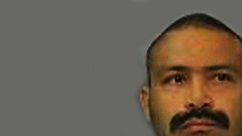 Valencia también tiene cargos en su contra por las serias heridas que recibió otro policía.
