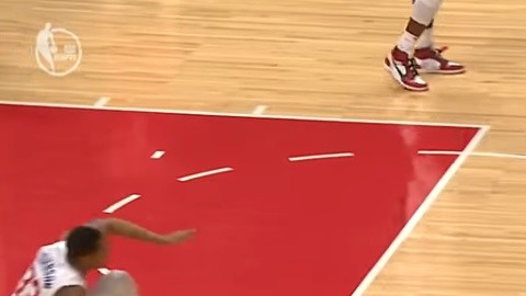 James Jarden colaboró en el triunfo de Houston Rockets con 25 puntos