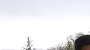 Leonardo utilizó una caja de cartón para hacer su cartel.