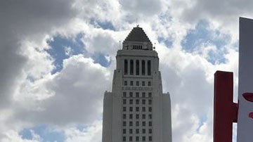 También se registraron marchas en Santa Ana, Burbank, Manhattan Beach y Long Beach.