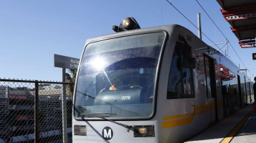 Los Ángeles busca fomentar el uso del transporte público para reducir los atascos y las emisiones de carbono