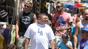 Activistas latinos piensan que muchas personas se rehusarán a contestar la pregunta de ciudadanía lo cual alteraría el resultado final. (photo by Aurelia Ventura/La Opinion)