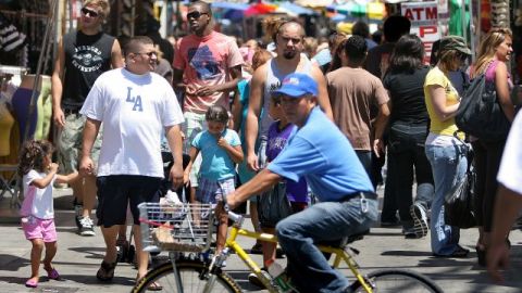 Activistas latinos piensan que muchas personas se rehusarán a contestar la pregunta de ciudadanía lo cual alteraría el resultado final. (photo by Aurelia Ventura/La Opinion)