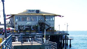 La Guardia Costera investiga el caso junto al Departamento de Policía de Santa Mónica.