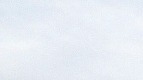 En esta foto de folleto proporcionado por la NASA, el transbordador espacial Enterprise, montado en un vehículo de transporte, está respaldado en una suspensión temporal.