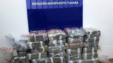 Introducir o extraer de México más de 10,000 dólares o su equivalente en otras monedas no es un delito, pero no declararlo sí lo es.