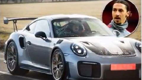 Zlatan Ibrahimovic llegó al entrenamiento del Manchester United en un Porsche 911