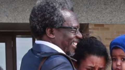 El profesor tiene el apoyo de la Universidad de Augsburg y del alcalde de Minneapolis.