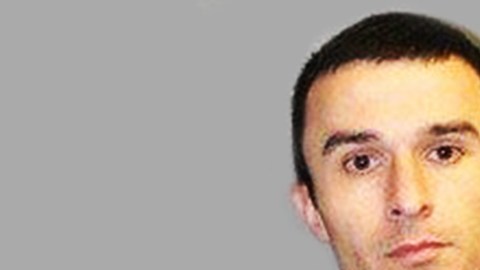 Robert Abalov tiene de 32 años de edad y está considerado muy peligroso.